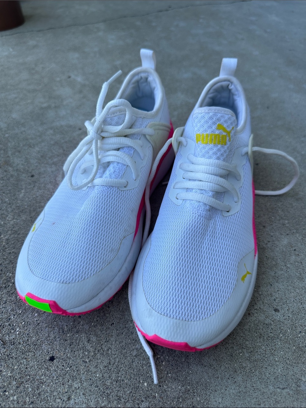 Puma Women’s pink and white tennis shoes size 8.5 - Picture 2 of 6